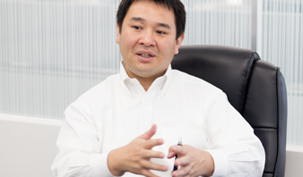 インタビュー中 岡﨑組代表取締役 岡﨑 勝信