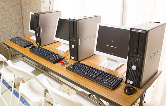 パソコンに触れられます