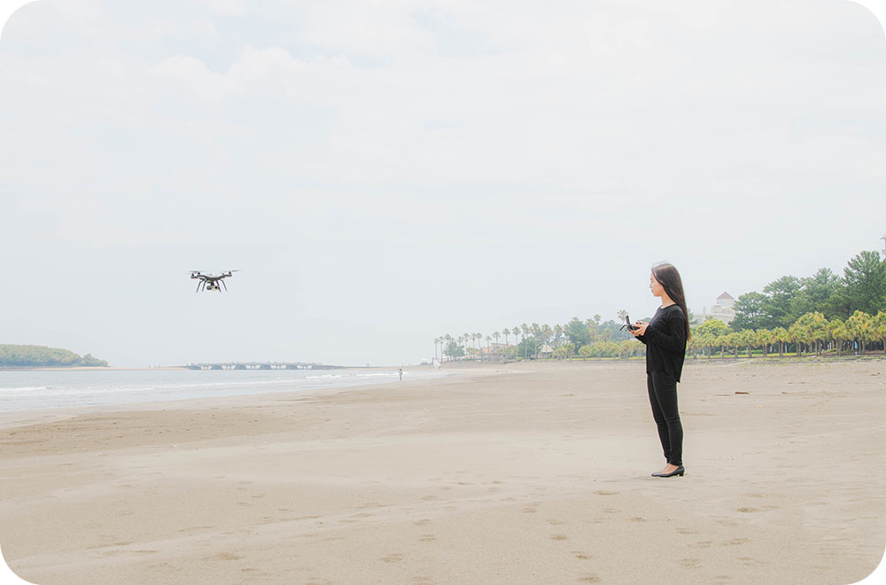 ドローン飛行